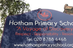 Which Admiral Hotham is Honoured in Putney?