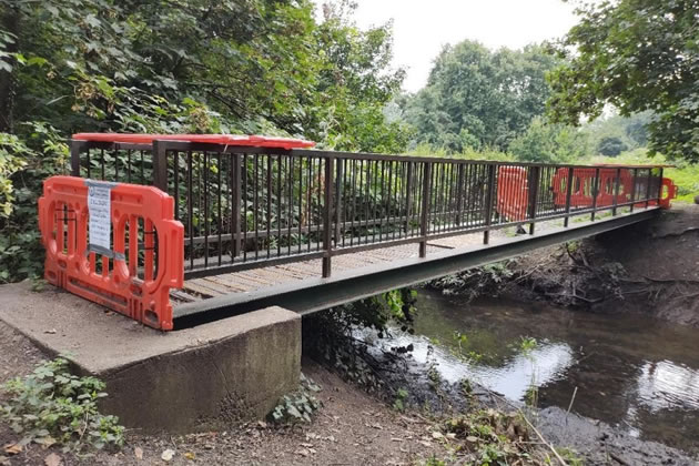 Putney Lower Common footbridge